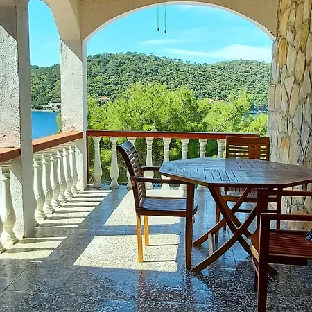 Appartement By The Sea Ubli, - 16599